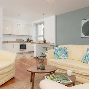 https://warsaw-somiskiego-apartment-by-renters.warsawhotelspoland.com