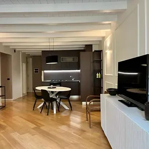 https://suite-moroni-apartment.italymilanhotels.net