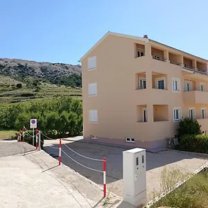 https://apartments-damir-pag-island.hotelinzadar.com