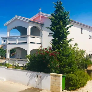 https://vir-holidays.hotelinzadar.com